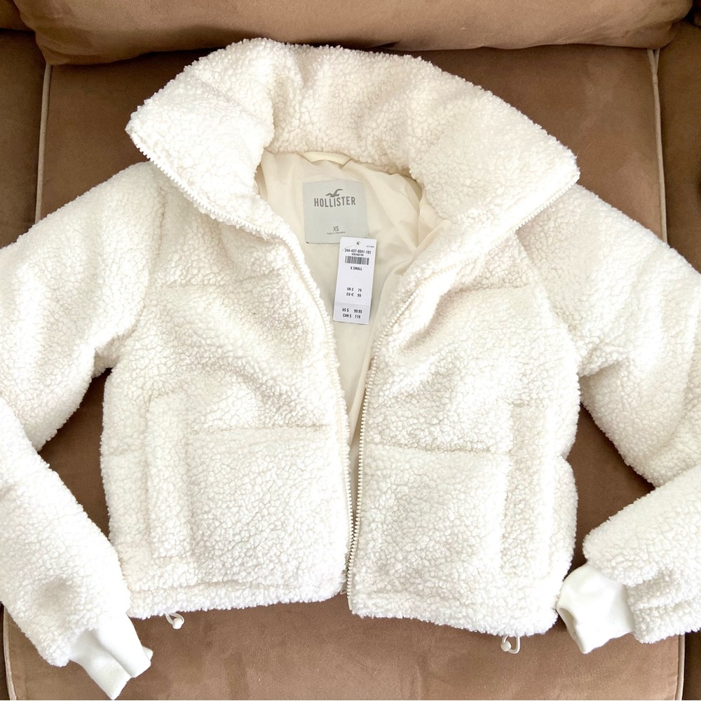 Hollister cropped Sherpa puffer coat